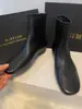 Botas Ankle Boots Minimalistas First Encounter Season, Versáteis Retrô para Outono e Inverno, Botas Curtas Macias que Aumentam a Altura, Botas Slim de Salto Baixo