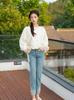 2026 Nuevo Estilo Nuevo Estilo Chino Retro Cuello Diagonal Puños Abotonados Bordado Holgado Adelgazante Top de Rayón para Mujer M5081