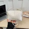 Elegante bolsa quadrada pequena de trama para mulheres, nova bolsa de ombro/transversal vintage verão 2026, bolsa simples casual tipo travesseiro