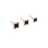 Pendientes de botón de trébol de cuatro hojas negros para mujer, estilo nuevo, lujo ligero, pendientes de alta gama, moda, versátiles, cuidado del lóbulo de la oreja, accesorios para la oreja, venta al por mayor