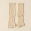 Calcetines de cinco dedos calcetines de media pantorrilla calcetines con dedos separados calcetines de algodón masaje de pies transpirables absorben el sudor calcetines de dedos separados calcetines de cinco dedos para mujer otoño e invierno