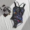 2026 Novo Maiô de Competição Feminino Iridescente Colorido Estampado Peça Única Triângulo Sexy Modelador Para Piscinas e Fontes Termais