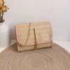 Bolsa Pequena de Palha Trançada, Bolsa Pequena Feminina Moderna e Versátil, Bolsa Quadrada Pequena Trançada, Bolsa com Corrente e Franjas de Novo Estilo no Atacado