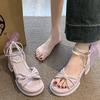 Sandálias para Verão Feminino para Uso Externo 2025 Verão Popular Estilo Casual Laço Salto Grosso com Saia Sandálias de Uma Tira