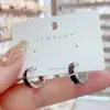 Pendientes Pequeños Exquisitos y Compactos con Carcasa Geométrica de Metal, Diseño Sencillo y Elegante, Pendientes de Moda, Versátiles para el Uso Diario