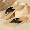 Sandalias de mujer tejidas con imitación de paja y suela de cáñamo de nueva importación, chanclas de moda coreana para exteriores, chanclas de playa, pantuflas de mujer, lote