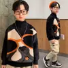 Roupas infantis para meninos suéter de outono e inverno camisa de base crianças médias e grandes 2023 Roupas de inverno suéter de gola redonda média para meninos atacado moda
