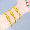 Pulsera de floración estilo mismo oro bañado en cobre para mujeres, nicho, sensación de alta gama, rama de flor de rosa imitación oro y adorno de mano de hoja