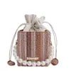 Bolsa de Palha com Pérolas Estilo Doce de Mão Balde Feminina Nova Verão 2025 Bolsa de Ombro Cor Contrastante Bolsa Transversal Tendência