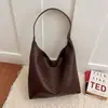 Bolsa tote tecida retrô, de alta qualidade, grande capacidade, couro macio, moderna, versátil para o dia a dia, bolsa de ombro, bolsa de axila, bolsa feminina da moda