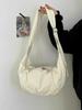 A bolsa popular do tipo "dumpling" deste ano 2024 nova bolsa feminina simples moda versátil bolsa mensageiro bolsa de ombro axila