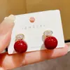Pendientes Rojos Festivos de Perlas Versátiles de Lujo Ligero para Mujer, Pendientes Elegantes y de Moda para el Viaje Diario, Nuevos Accesorios para Orejas de Moda 2026