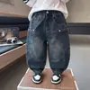 Pantalones de otoño para niño, pantalones rectos de estilo coreano, modernos y elegantes para niños, nueva colección primavera-otoño 2026, pantalones de mezclilla geniales y versátiles