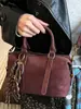 Bolso de Mano Estilo Lujo Ligero Bolso Boston para Mujer Moda de Invierno 2025 Nuevo Bolso de Hombro Cruzado de Alto Valor para Viajar