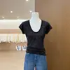 Tricô feminino de manga curta com gola U relaxada que expõe a clavícula, design de verão slim fit com exposição da clavícula, top único e versátil