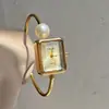 Pulsera cuadrada de perlas estilo vintage para mujer, reloj, accesorio de moda de lujo ligero, nicho, exquisito, simple, elegante
