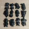 Directo de fábrica Jade de tinta natural de Xinjiang colgante de dibujos animados doce signos del zodíaco Rey de la Medicina talla en piedra colgante pequeño boutique venta al por mayor