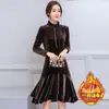 Vestido de veludo dourado afina a cintura roupas femininas outono e inverno retrô elegante francês comprimento médio saia de base