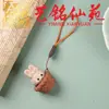 Colgante pequeño de madera maciza tallada para pegar con llavero de corbatín, linda decoración de bolsa con cordón de conejo del zodiaco