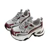 Zapatos de plataforma gruesa estilo "dad shoes" populares para mujer, que aumentan la altura para personas bajitas, 2026 súper calientes, nuevos zapatos deportivos casuales plateados de primavera