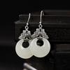 Pendientes de hebilla de seguridad de estilo étnico vintage para mujer, chapados en plata, cortos, elegantes, con forma de loto, joyería para orejas de cheongsam.