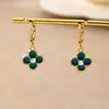 Pendientes de Trébol de Cuatro Hojas Modelo Nuevo 2026 Pendientes Populares Accesorios para Orejas Diseño de Nicho Pendientes de Alta Gama Elegantes Pinzas para Orejas de Celebridad de Internet Personalidad