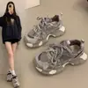 Zapatos de plataforma gruesa para mujer, nuevo modelo primavera/verano 2026, malla que aumenta la altura, ligeros, transpirables, zapatos casuales deportivos para mujer