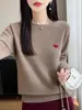 Suéter de punto premium 100% lana para mujer, listo para usar, cuello redondo, estampado de corazón, reduce la edad, corte ajustado, jersey base suave