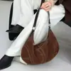 Bolso Cruzado de Cuero Genuino tipo Dumpling Bolso de Mano al Hombro de Gamuza Mate Diseño Coreano de Nicho Sentido del Diseño Gran Capacidad Bolso de Axila para Mujer