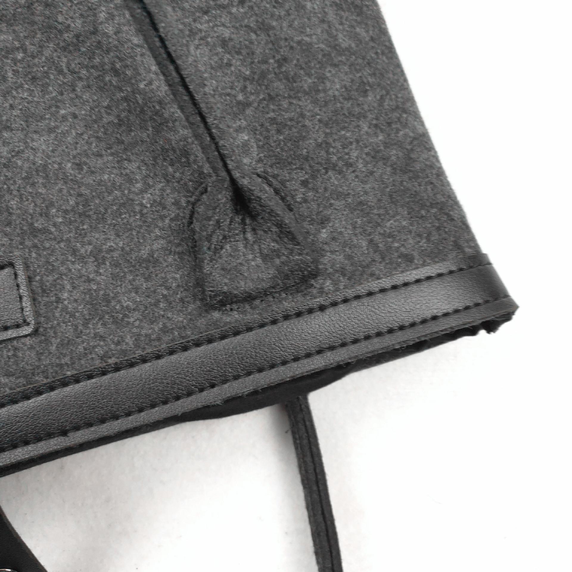 按扣毛毡公文包