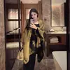 2025 Nuevo Estilo Sencillo y Moderno Chal Doble Cara Otoño e Invierno para Mujer Caliente Capa de Viaje con Patrón de Ginkgo de Alta Calidad