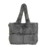 Bolsa de Peluche de Nicho Transfronteriza de Comercio Exterior para Mujer 2025 Otoño e Invierno Nueva Moda Bolsa de Mano de Peluche de Gran Capacidad