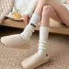 Calcetines de lana de camello holgados estilo coreano con etiqueta de tela de letra, calcetines casuales modernos holgados, calcetines gruesos hasta la rodilla para otoño e invierno