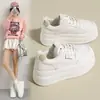 Zapatos Blancos de Suela Gruesa con Diseño de Pastel de Pino para Mujer Otoño 2026 Nuevos Versátiles Estudiante Deportivos para Personas Bajas que Aumentan la Altura Casual Zapatos de Plataforma