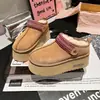 Pantuflas de plataforma estilo étnico con suelas gruesas, forradas de felpa para el invierno, con diseño de punta cerrada, adecuadas para usar en exteriores, con bordado retro y detalles esponjosos, y hechas de algodón