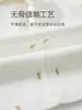 Nova coleção de outono de roupas de exterior com tema de desenho animado para bebês e crianças pequenas, incluindo um macacão confortável de algodão puro grau A com design que protege a barriga, disponível em conjunto de duas peças para meninos e meninas.