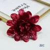 Flor de Dalía de Otoño Chrysanthemum Artificial Ramillete Flor para Sombrero Flor de Dalía Artificial Venta al por Mayor Decoración de Boda Guía de Camino