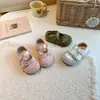 Zapatos de vestir individuales para niñas lindas, nuevos zapatos de cuero de gamuza para niños de primavera y otoño, zapatos Mary Jane para niños pequeños, zapatos de princesa para niñas color verde oliva