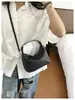 Bolsa de ombro feminina, versão coreana, estilo ins, bolsa de mão trançada em couro macio, casual, para o trabalho, moderna, retrô, bolsa de axila