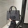 Bolsa de Ombro Outono 2025 Moda Simples Bolsa Transversal Versão Coreana Tendência Bolsa de Mão Feminina Bolsa de Alto Valor para Mulheres