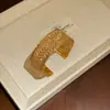 Pulsera Hueca Vintage Dorada para Mujer, Joyería de Diseño de Nicho Europea y Americana a la Moda