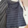 8205 # Camisola Básica de Rayas con Copas Fijas, Transpirable, Corte Ajustado, Versátil, Cómoda, Amigable con la Piel, Hermoso Diseño de Espalda para Mujer