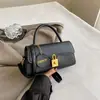 Bolsa Pequena Quadrada de Ombro com Design de Nicho da Moda Francesa 2024 Verão Nova Bolsa de Mão Elegante de Alta Textura