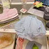 Novedades para el otoño de 2026: Camiseta de estilo coreano con rayas de estrellas para niñas y niños pequeños, capa base de color liso