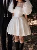 Vestido de noiva leve estilo francês, vestido curto de tafetá com mangas bufantes para cobrir os braços, adequado para fotografia de viagem ao ar livre, noivado e cerimônias de registro, com saia volumosa para mulheres
