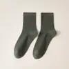 Meias esportivas de costura dupla para primavera, outono e inverno, resistentes a odores, antibacterianas, meias com listras verticais, meias de cano médio, meias masculinas, cor sólida, algodão, massagem, para negócios, absorventes de suor