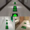 Adesivos de piso de saída de segurança luminosos, placas de saída de incêndio autoiluminantes, adesivos de aviso de seta de evacuação no solo
