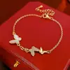 Pulsera de Mariposa de Concha Blanca para Mujer, Diseño Versátil de Lujo Ligero de Nicho, Joyería de Alta Gama Color Champaña Dulce Tachonada con Diamantes con Diseño de Diamante