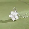 Collar de Flor de Jazmín para Mujer, Accesorio Colgante Versátil de Gama Alta de Nicho, Regalo para Novia para el Festival Qixi 2026