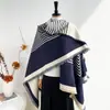 Xale de Imitação de Caxemira para Mulheres Outono e Inverno 2025 Novo Cardigã Quente de Linhas Geométricas Moda Viagem Xale Estilo Coreano Atacado